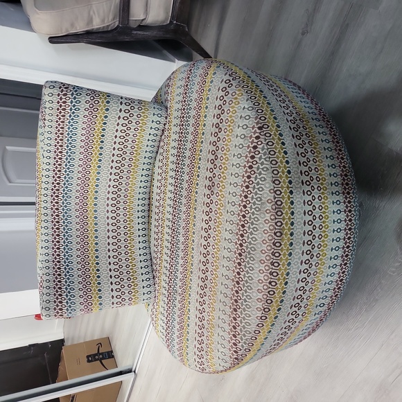 Swivel  chair, great condition,  good  for 2 people to sit on. - Picture 1 of 2